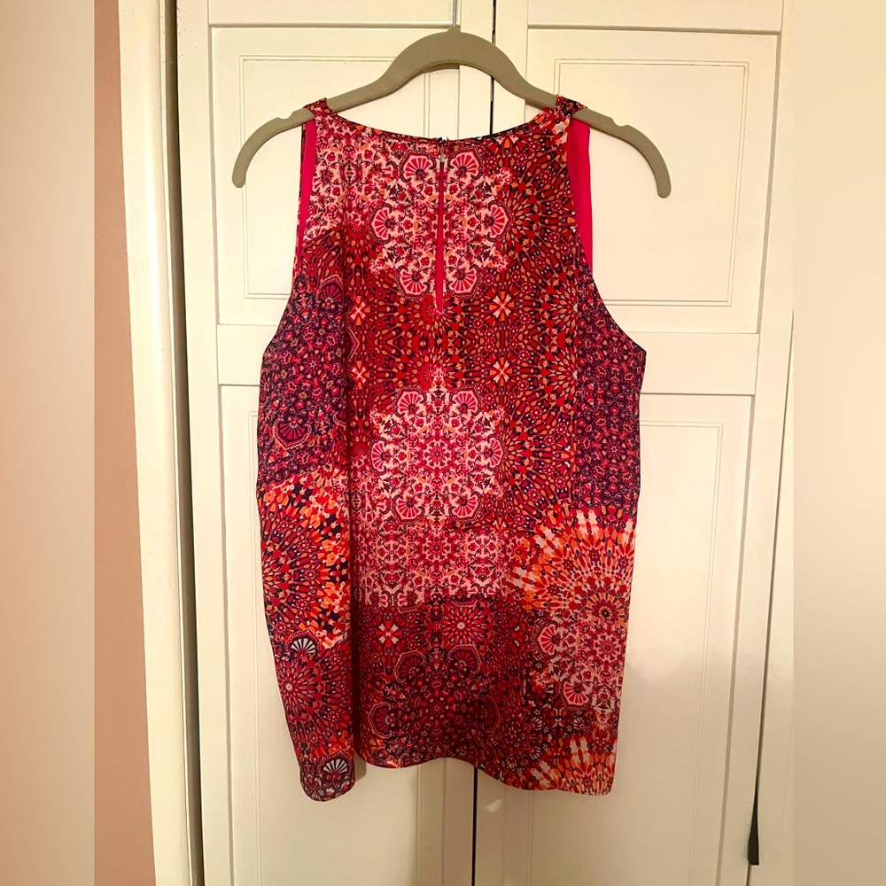 Sleeveless, flowing , print Adrienne Vittadini blouse